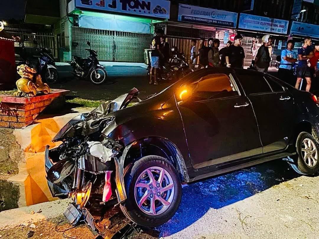 Bezza wrecked in drunk driving accident in Seremban
