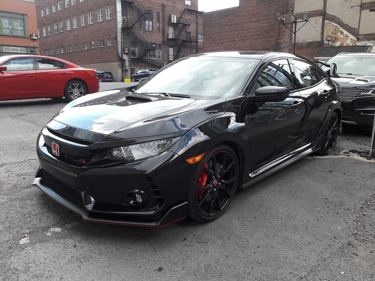 Black_Honda_Civic_Type_R,_Montreal_2017