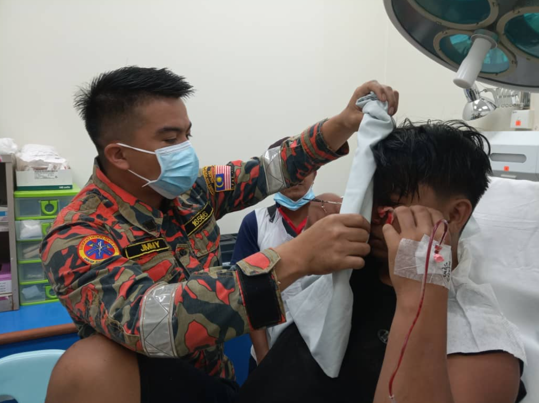 18yo sabah teen gets arrow stuck inside nose while fishing with friends