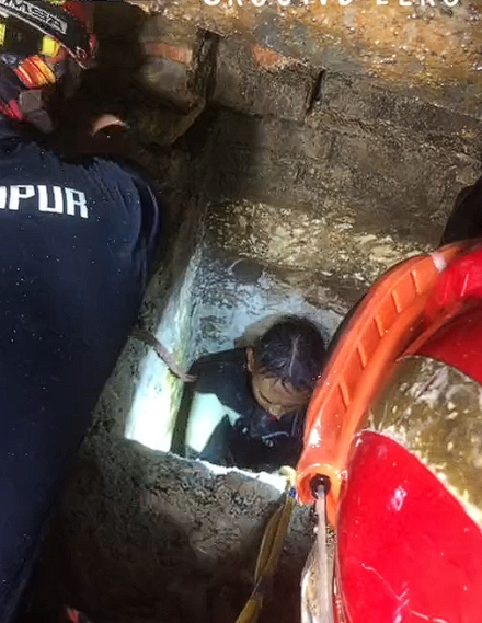 Bomba rescue at kl sinkhole (1)