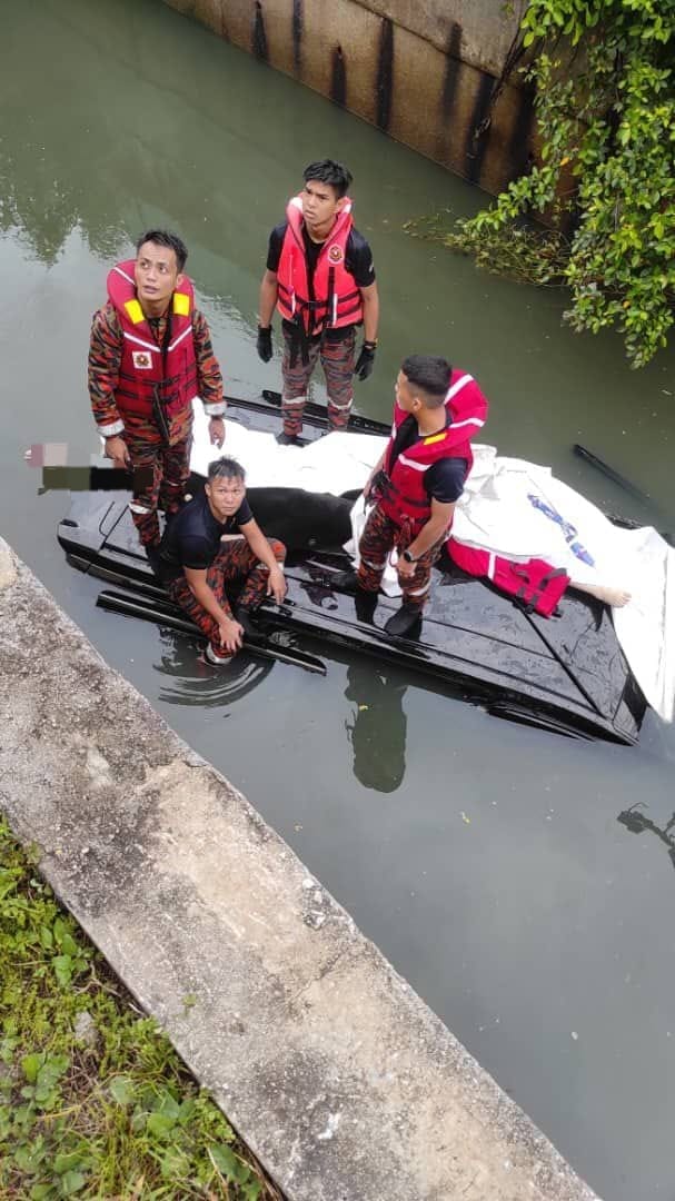 Bomba saving johor siblings and friend