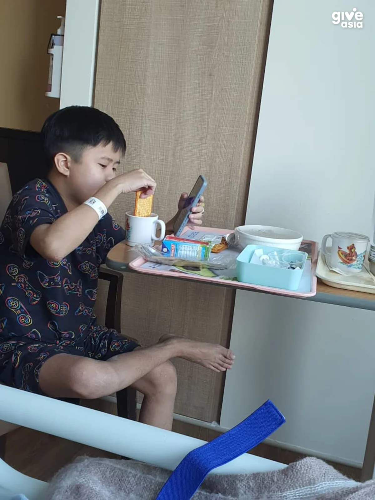 Boon heng eating in hospital