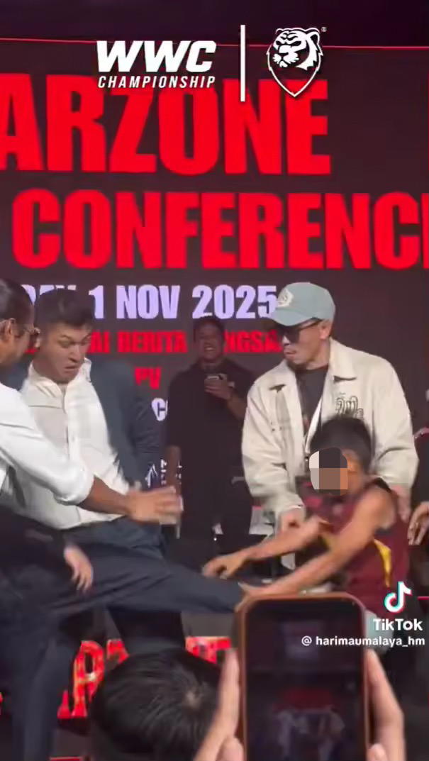 Boys scuffling with each other at MMA event 2