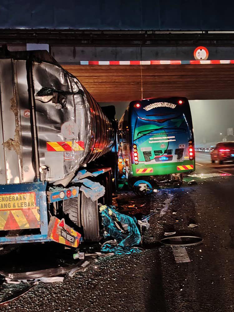 Bus collide