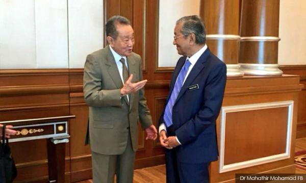 Robert kuok with mahathir