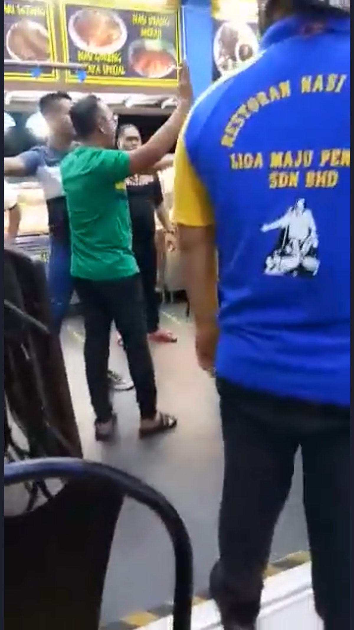 Man gets beat up by mamak workers after voicing displeasure over pricing and poor service | weirdkaya