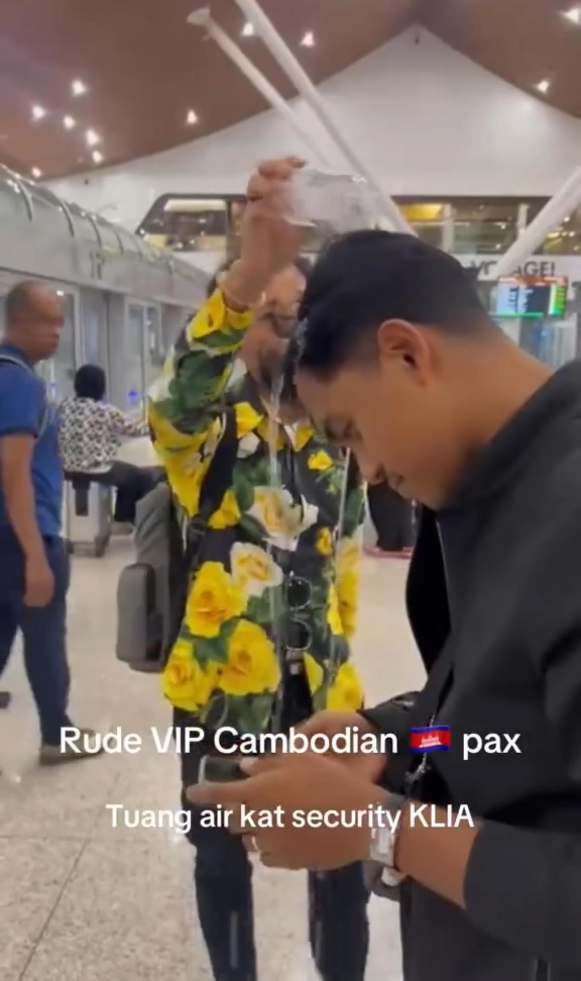 Cambodian Man Who Shouted At Flight Crew And Poured Water On KLIA Officer Pleads Guilty