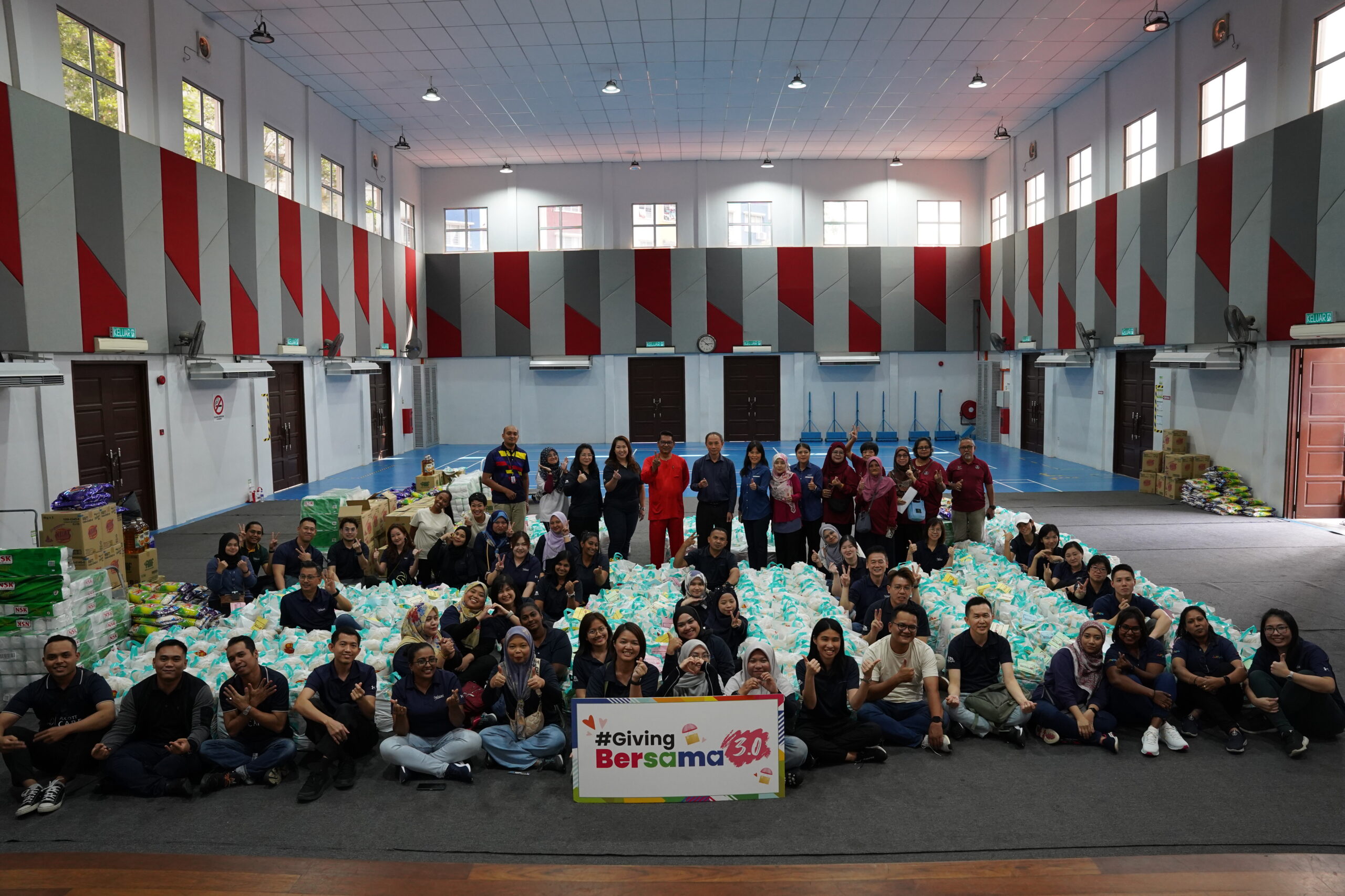 Capitaland contributes rm200,000 of essential and educational supplies to over 2,300 beneficiaries in malaysia | weirdkaya