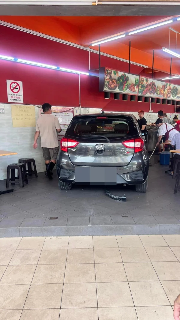 Car crashes into economy rice stall in ipoh