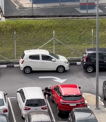 Man seen taking photos of car plates & tyres in mrt kuchai parking lot for 30 mins | weirdkaya