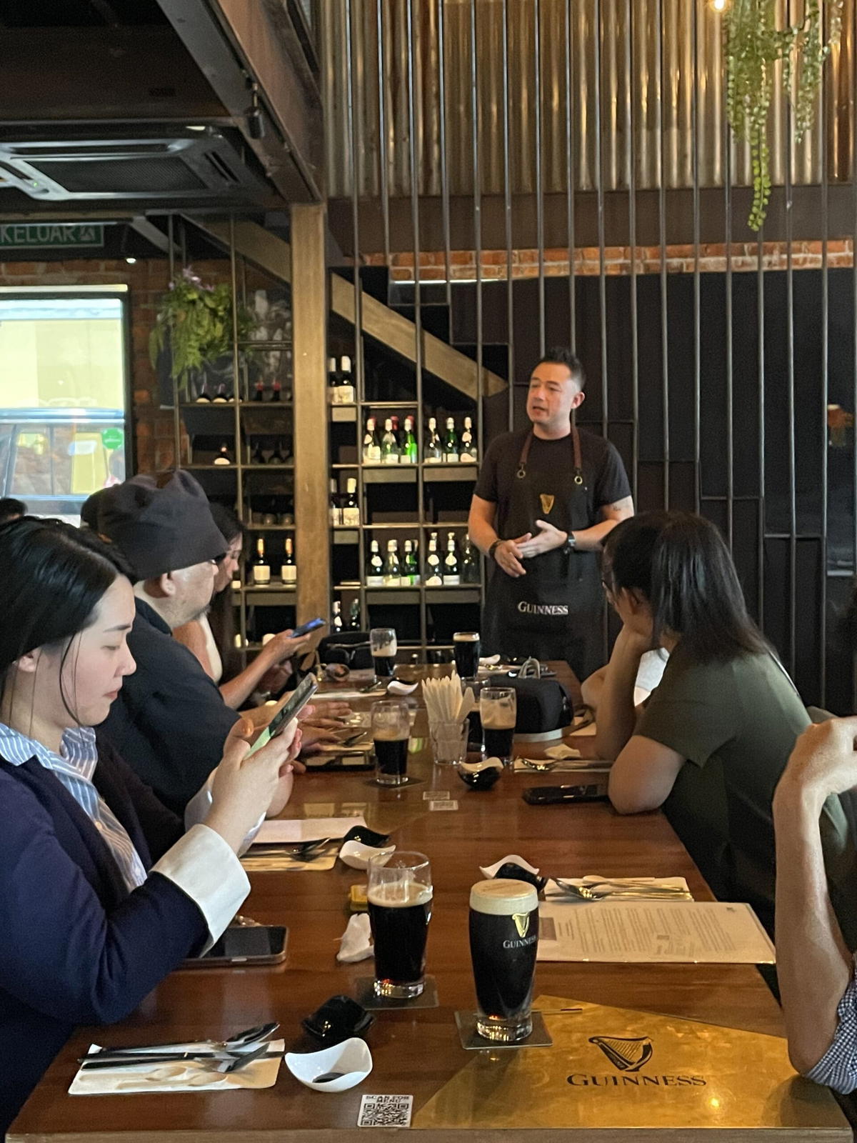 Preview of flavour by fire masterclass: attendees applaud the guinness-infused, flame-grilled food event