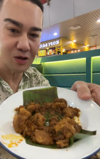 Chef zam shows chicken rendang amount