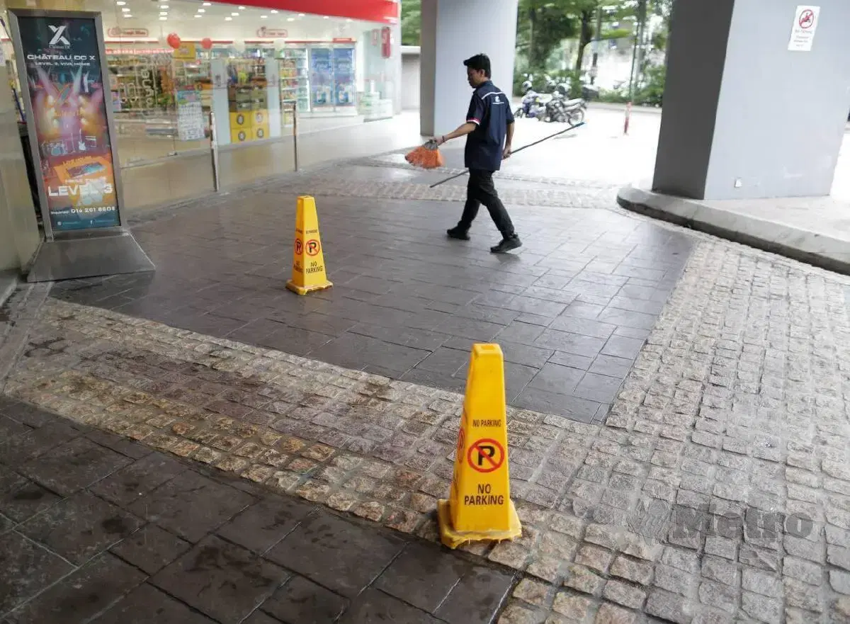 Cheras mall still operating