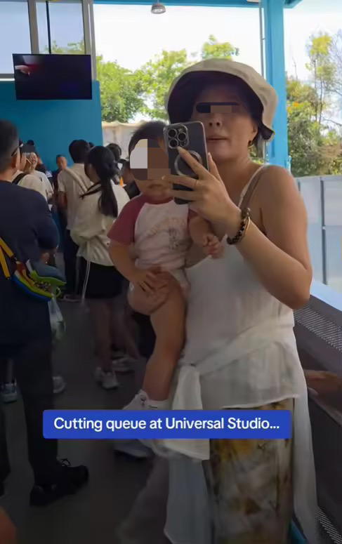 China woman fighting with man at USS