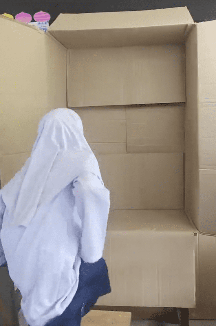 M'sian teacher turns cardboard boxes into creative photo booths for class portraits | weirdkaya