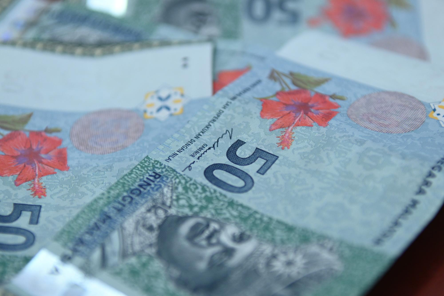 Closeup-shot-malaysian-riggit-bills-rm1500-salary