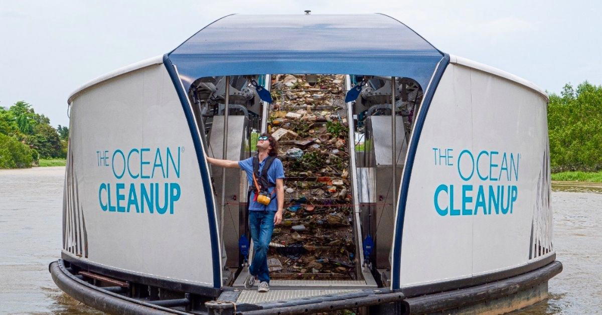 The ocean cleanup machine used as a tool to clean up the klang river.