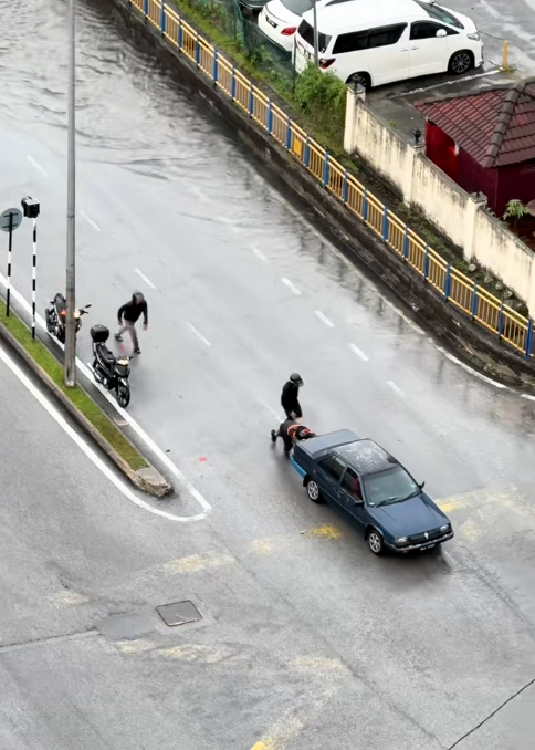 Comment on rider helping stranded car (3)