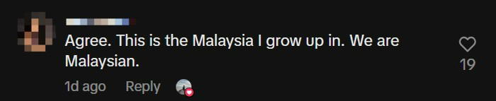 M'sian Couple Gently Support Elderly Makcik To Prevent Her From Falling On Escalator comment 1