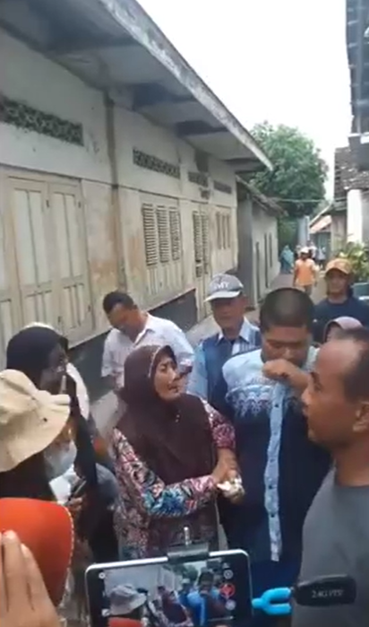 Indonesian man reunites with mother