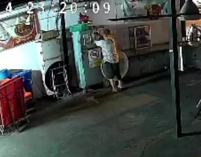 Customer sticking his QR code over stall's