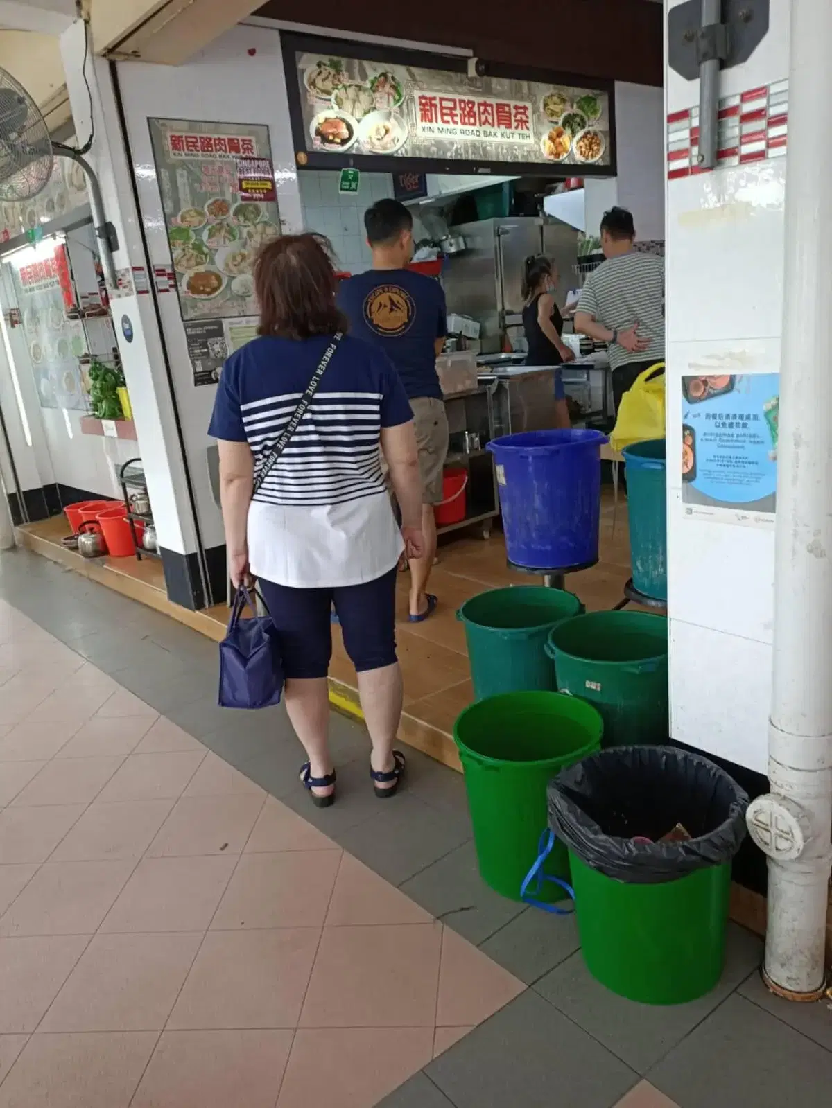 Customers at Xin Ming BKT stall