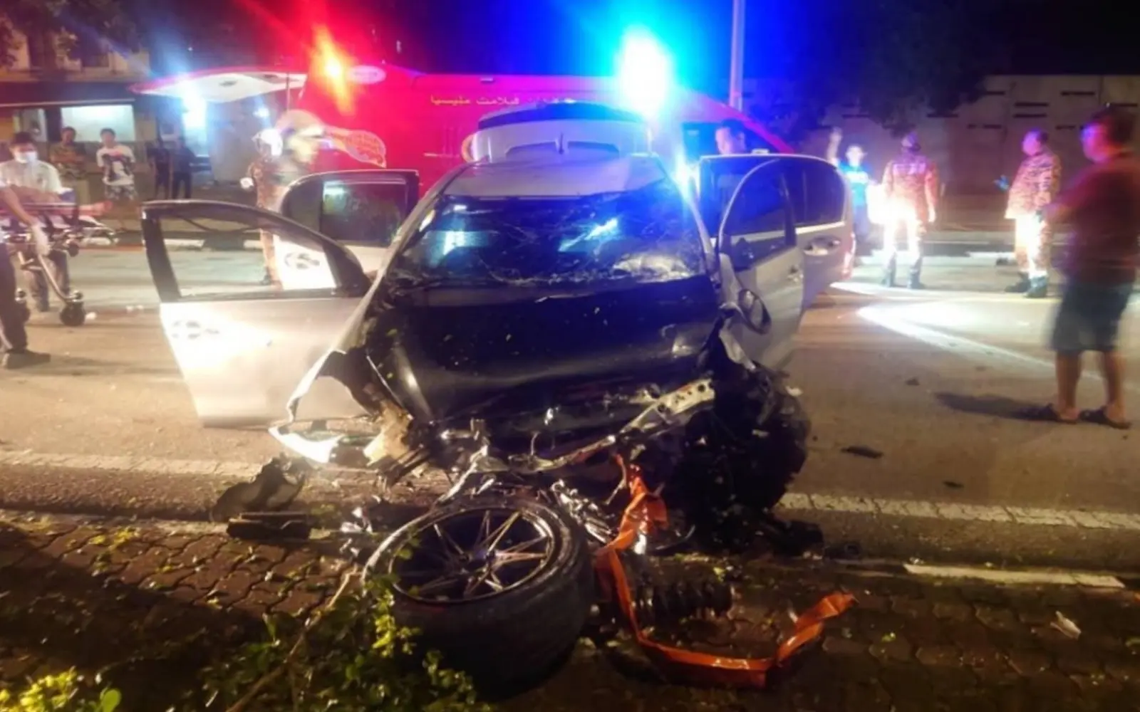 Damaged myvi that fell off flyover in melaka