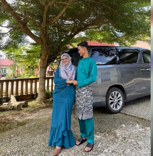 22yo m'sian student marries 48yo teacher, says they were ' fated' to be together