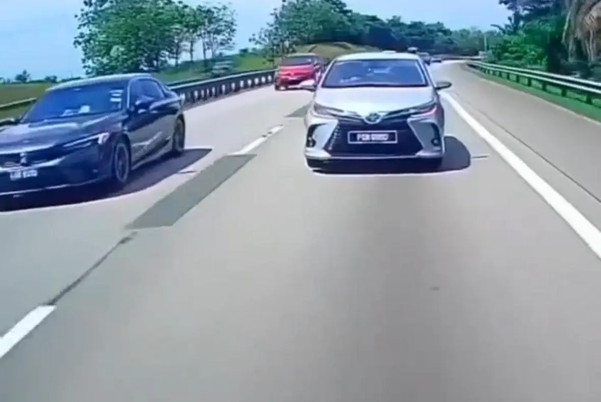 Dashcam Captures Toyota Vios Spinning Into Divider After Being Hit By Perodua Bezza