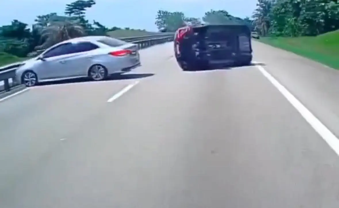 Dashcam Captures Toyota Vios Spinning Into Divider After Being Hit By Perodua Bezza