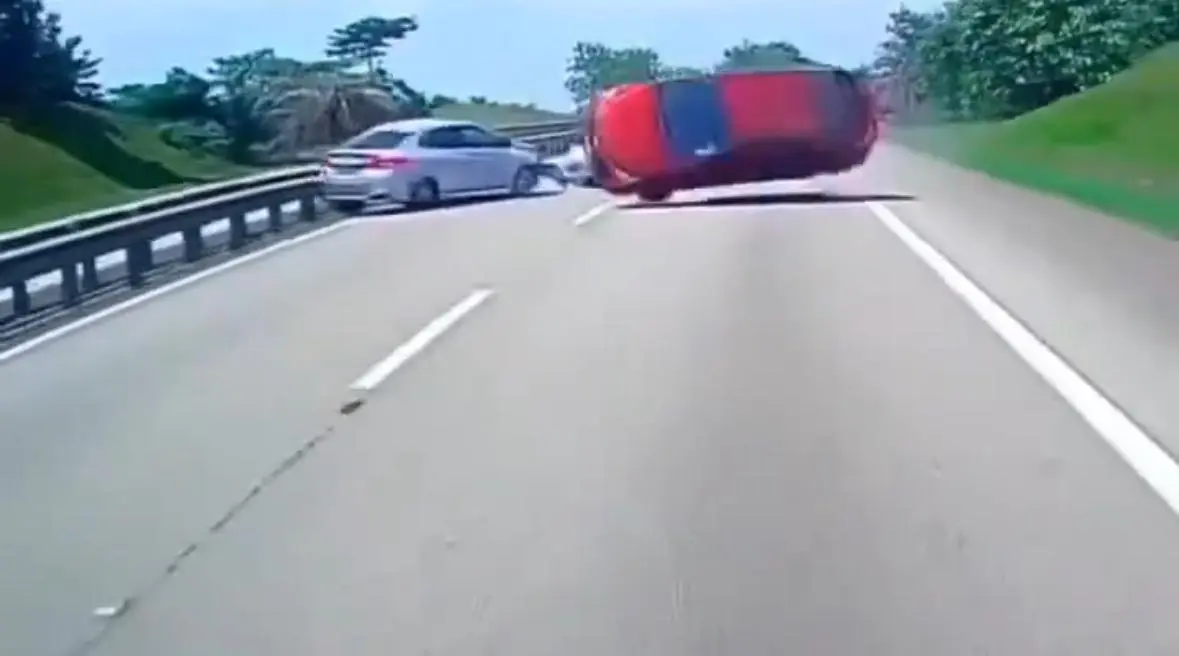 Dashcam Captures Toyota Vios Spinning Into Divider After Being Hit By Perodua Bezza