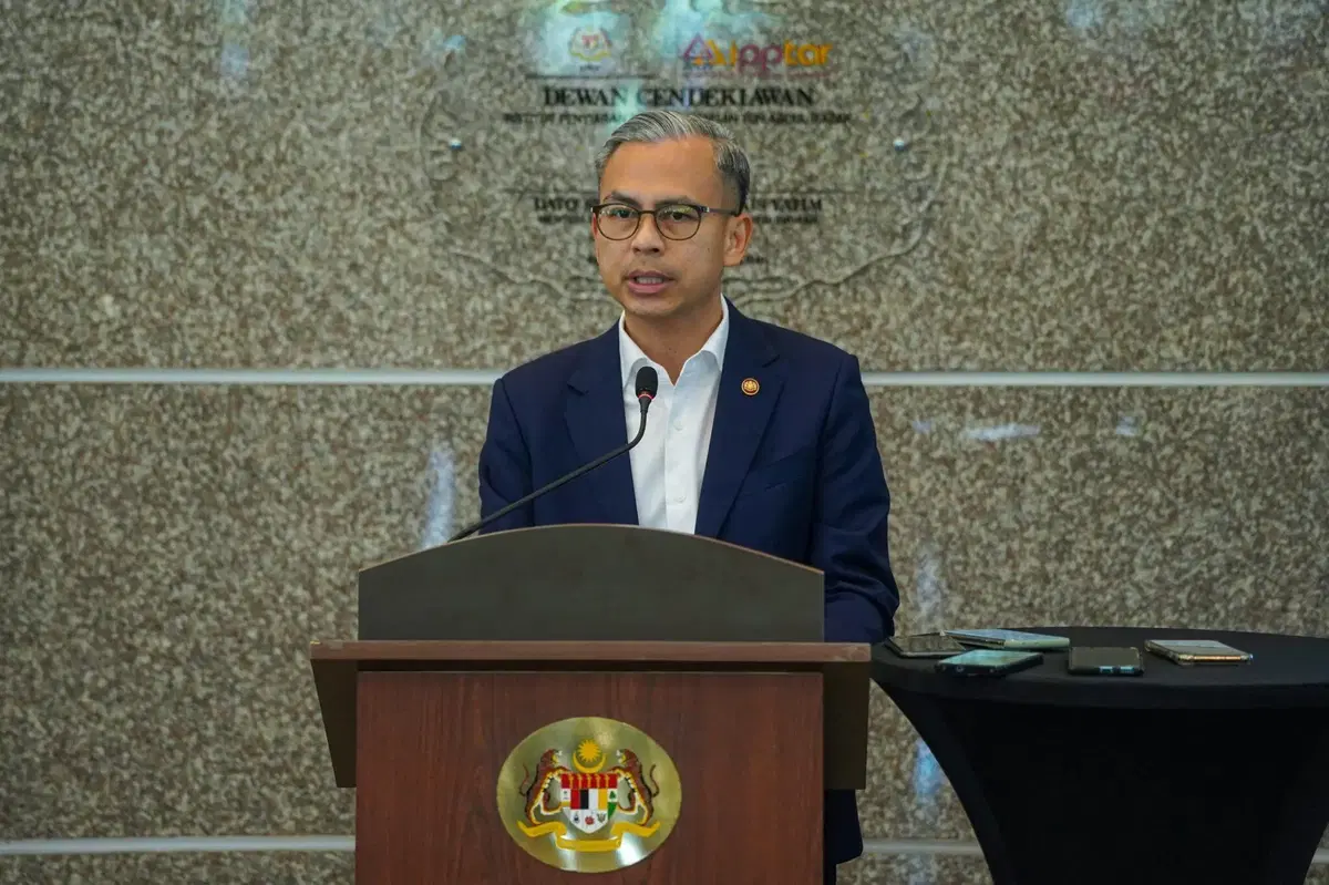 Datuk Fahmi Fadzil at press conference