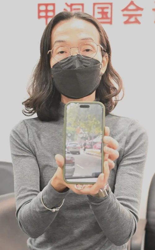 Daughter of Sentul accident victim showing photo