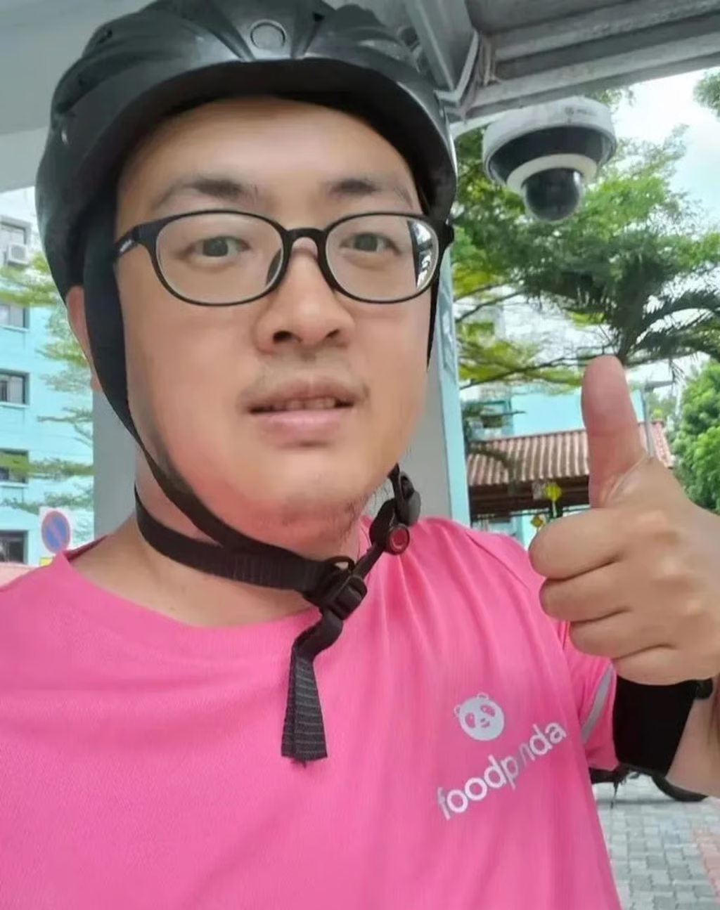 Ding Yuanzhao working as a rider