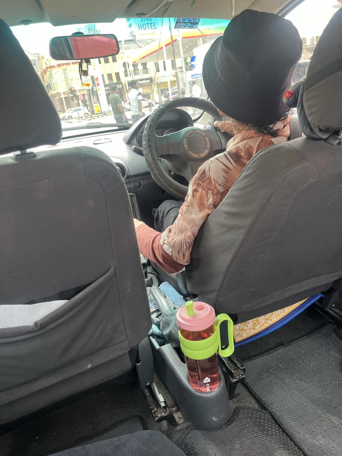 “Don’t Worry About Money” — M’sian Driver Helps Sick Passenger Who Only Had RM30 & No One Nearby