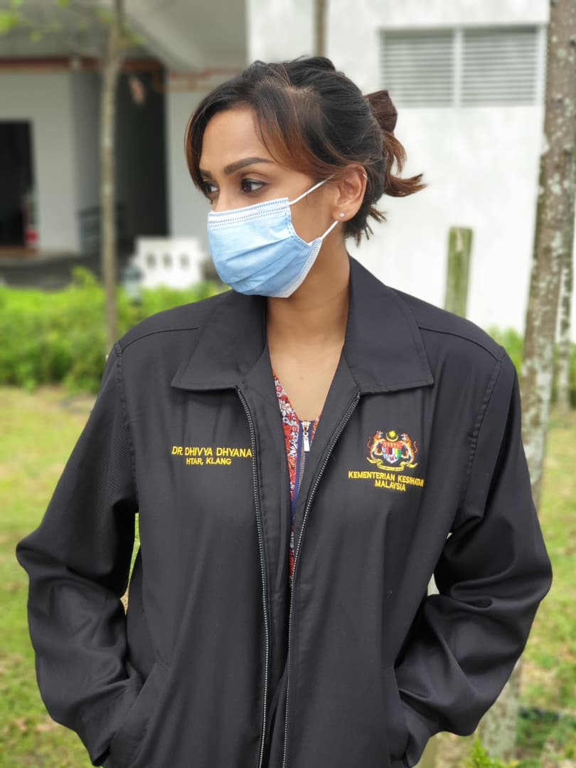 Dr Dhivya photo pose 5