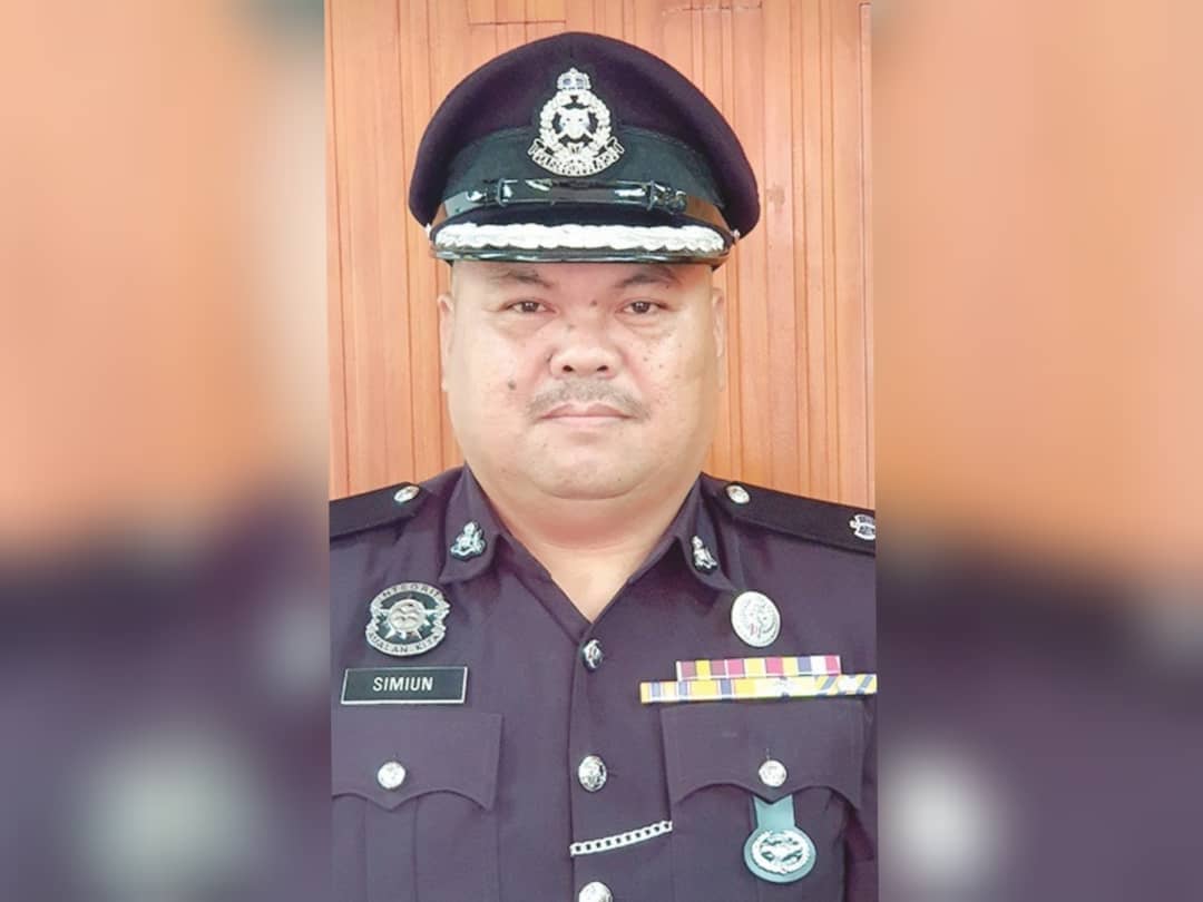 Deputy superintendent simiun lomudin, the chief of ranau district police