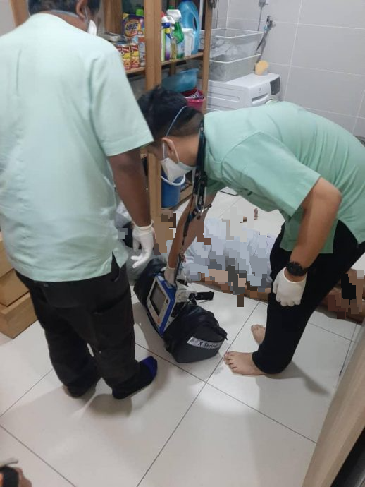 55yo m'sian man faints and dies inside toilet at shah alam home