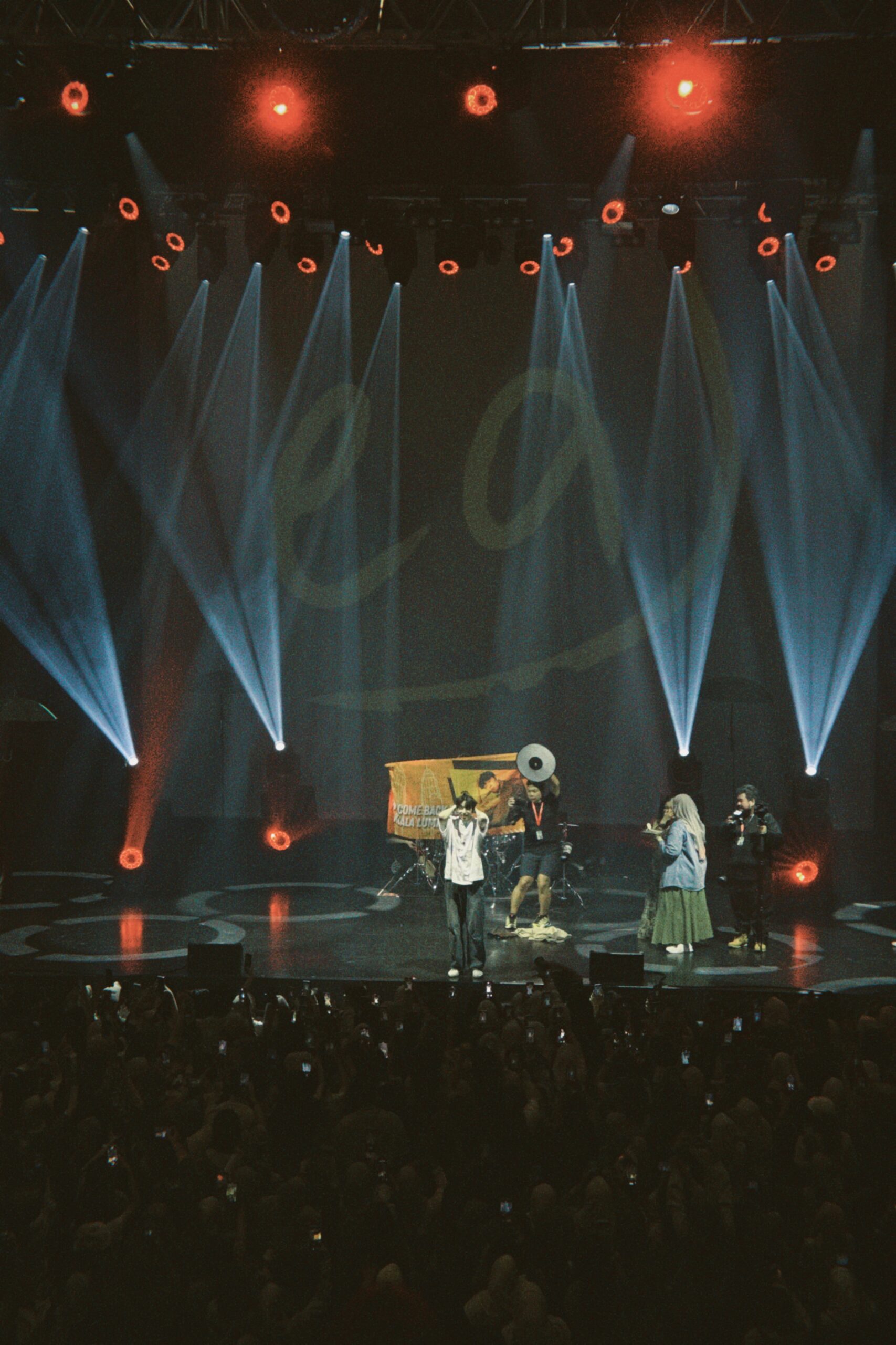 Eaj park’s zepp kl show ends with unforgettable fan celebration | weirdkaya