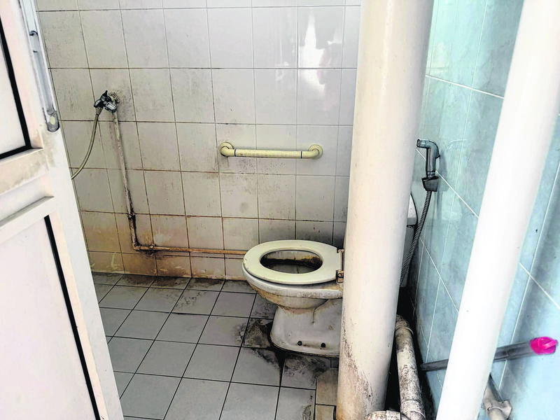everyone share 1 toilet