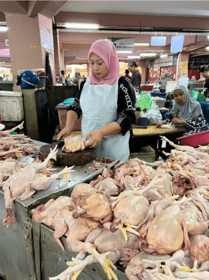 Ex-flight stewardess sells processed chicken 02