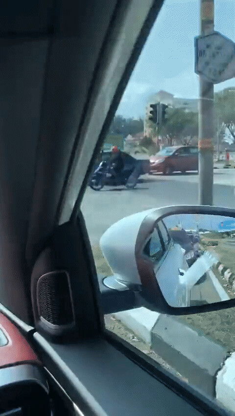 M'sian Woman Spotted Trying To Block Moving Car Near Traffic Light In Viral Video
