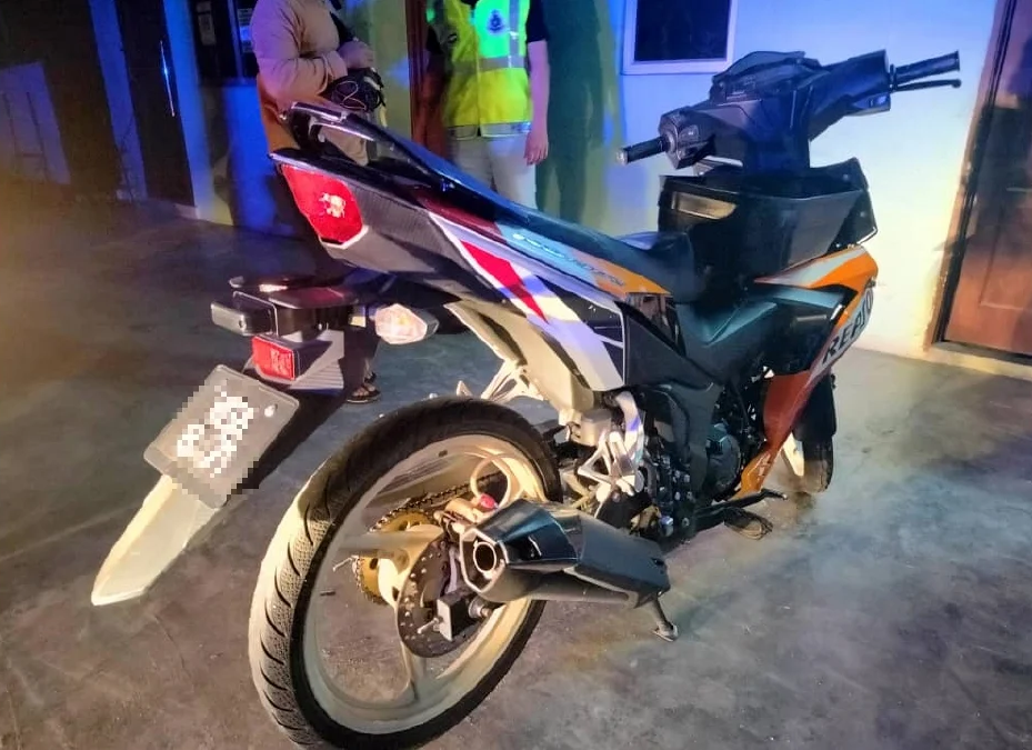 16yo m'sian teen killed while riding motorcycle to meet his friends in melaka