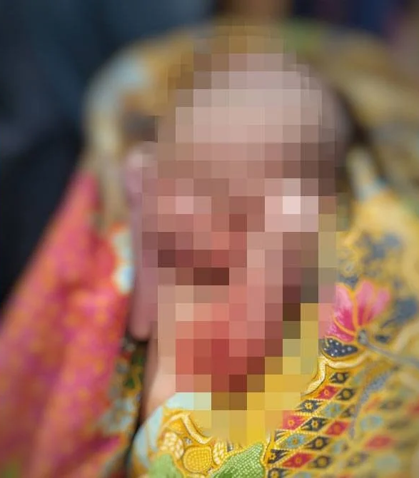 Newborn baby boy found abandoned under a tree near factory in kuantan