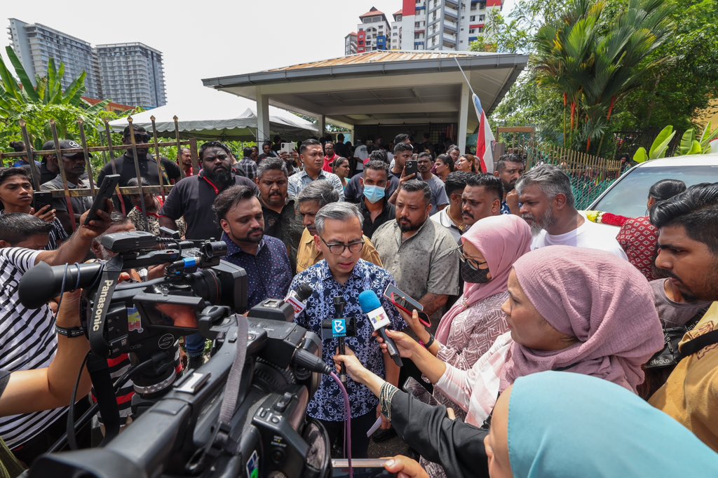 Fahmi fadzil having a press meet at esha's funeral