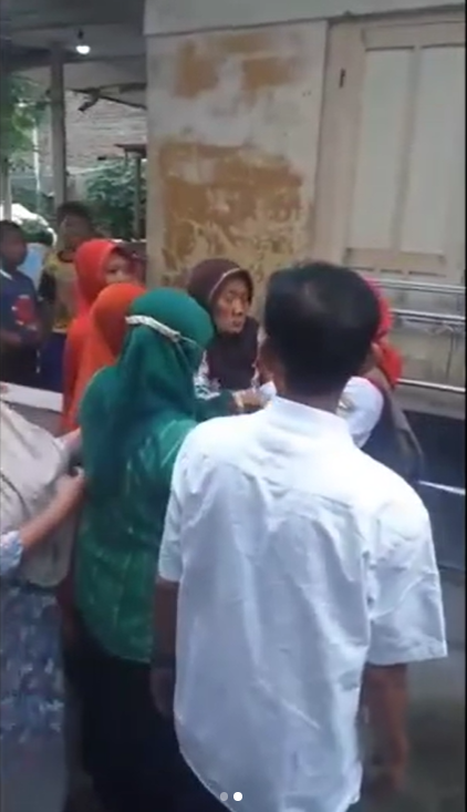 Indonesian man's mother cries and faints