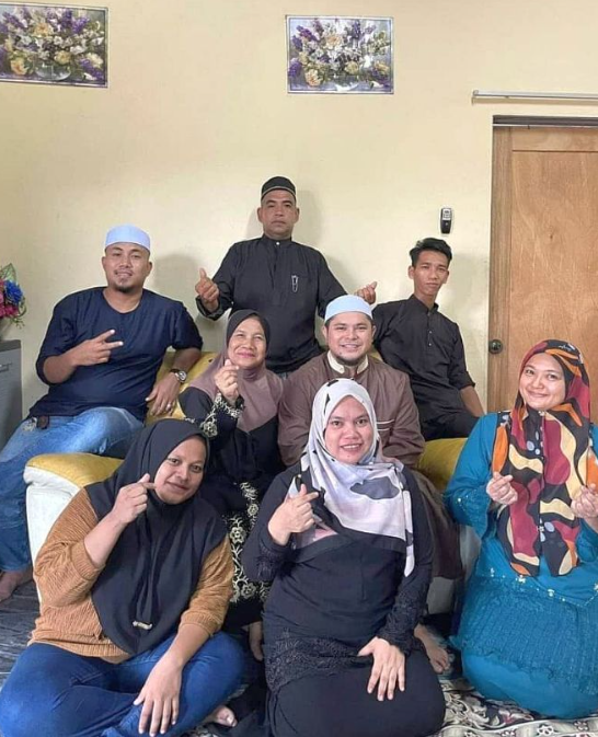 28yo sabah man marries 62yo grandmother who has 11 kids and 22 grandkids