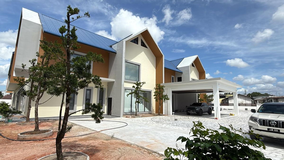 Family Tan mantion 50k sqft