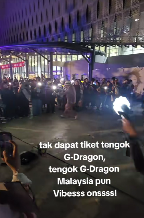 fan having mini party at g-dragon's concert
