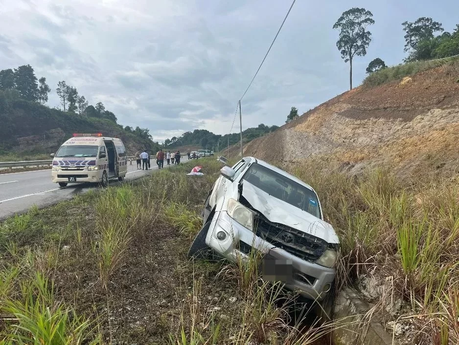 Fatal Hilux accident at Pan Borneo Highway